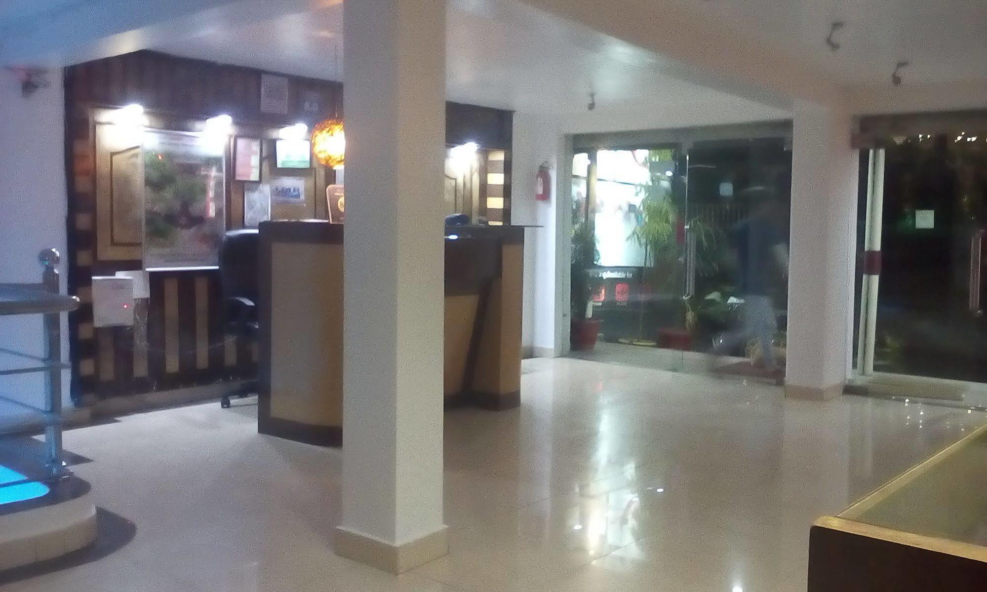 Hotel Ganesha Inn Ришикеш Экстерьер фото